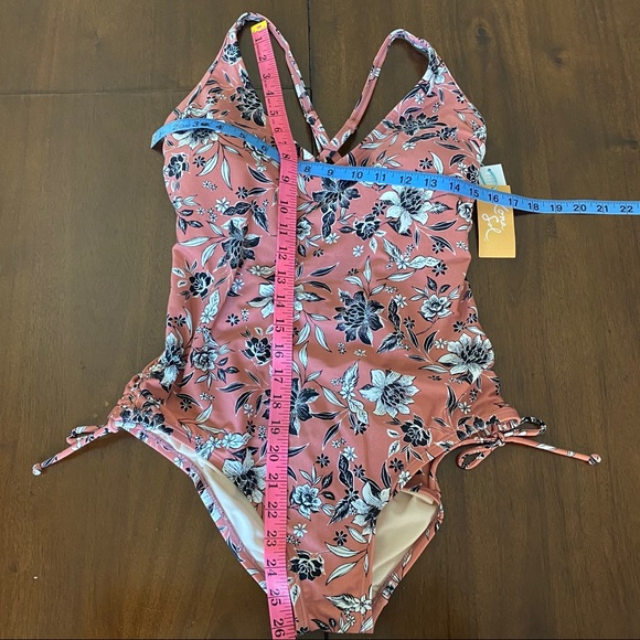 Women's V-Neckline 1Pc Swimsuit - Pink Floral - Picture 3 of 9